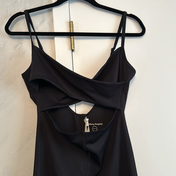 New Revolve's WellBeing + Beingwell twisted front jumpsuit size small - Picture 2 of 9